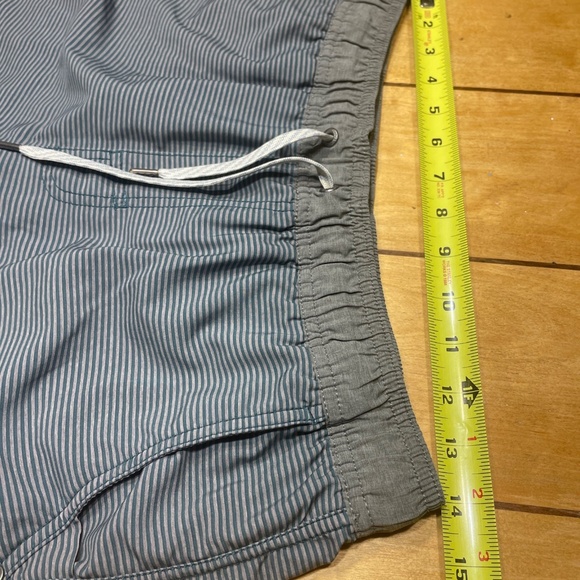 Vuori Kore Lined Shorts Green/Gray Striped with 7 inch Inseam - Picture 12 of 15